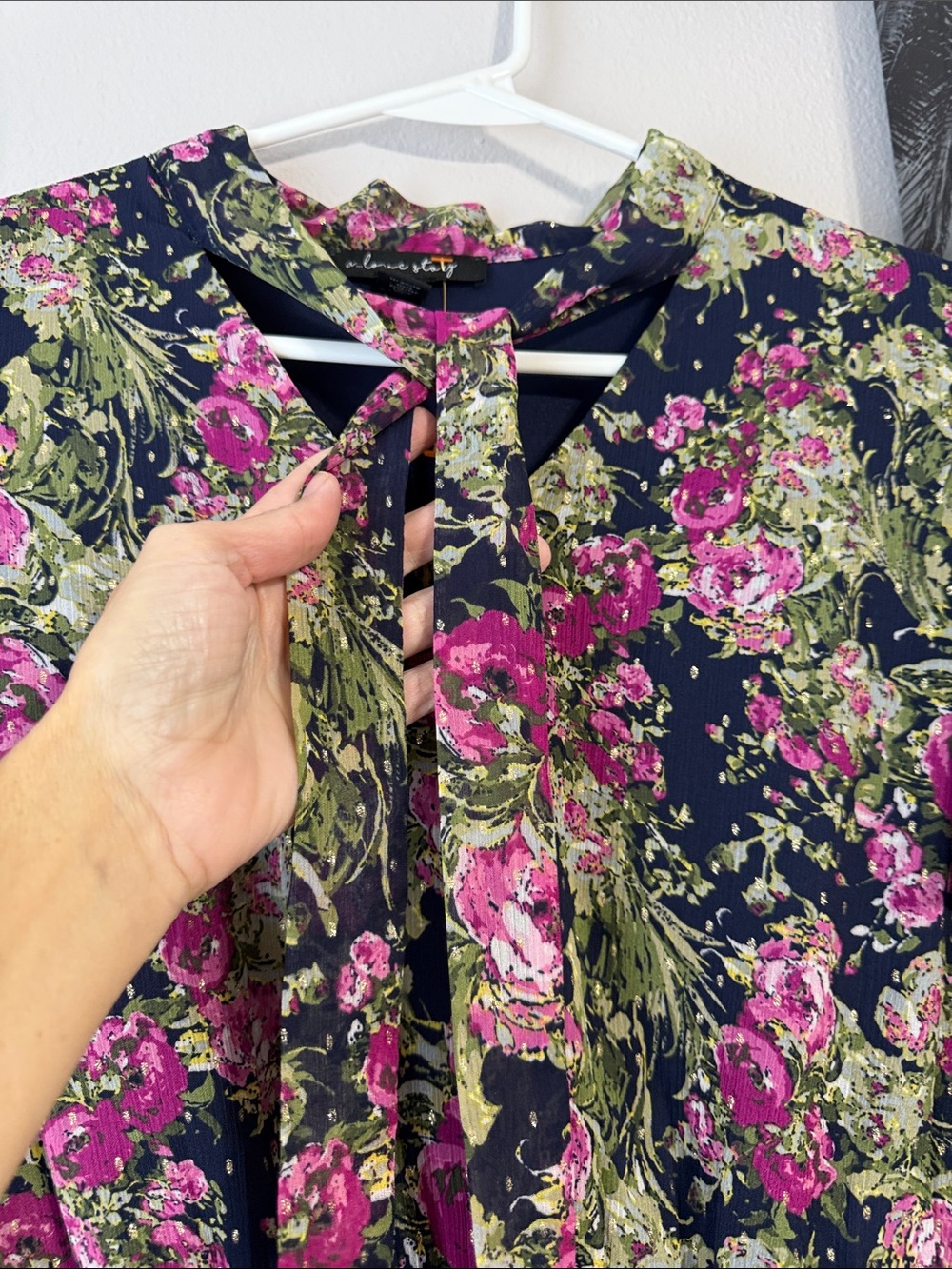 A Love Story Floral Blouse Large - Picture 4 of 9